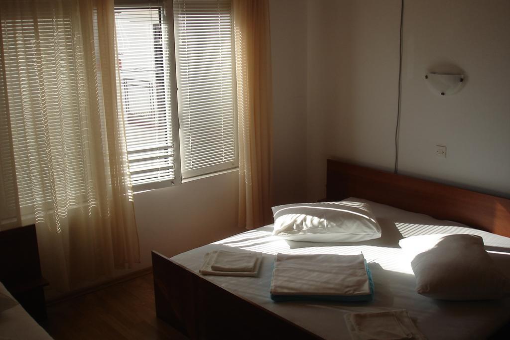 Apartments Cico Starigrad Paklenica Rom bilde