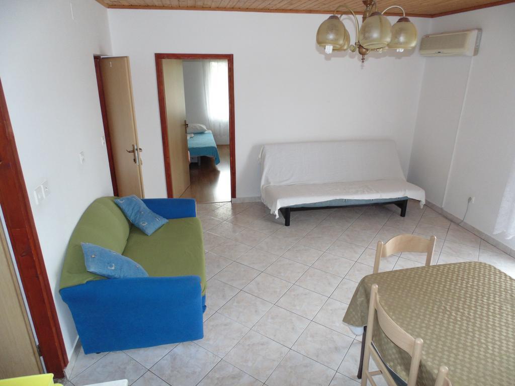 Apartments Cico Starigrad Paklenica Eksteriør bilde