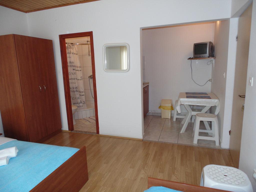 Apartments Cico Starigrad Paklenica Eksteriør bilde
